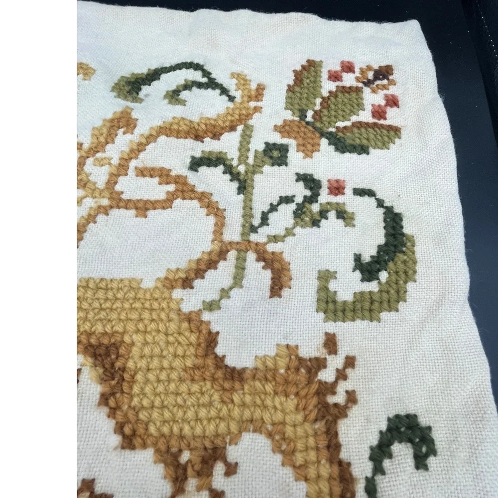 Vintage Cross stitch Lion Rampant‎ Pillow Cover Gold Green Heraldic Crest